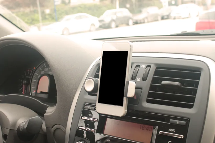 Image of a cellphone mounted to a car dashboard